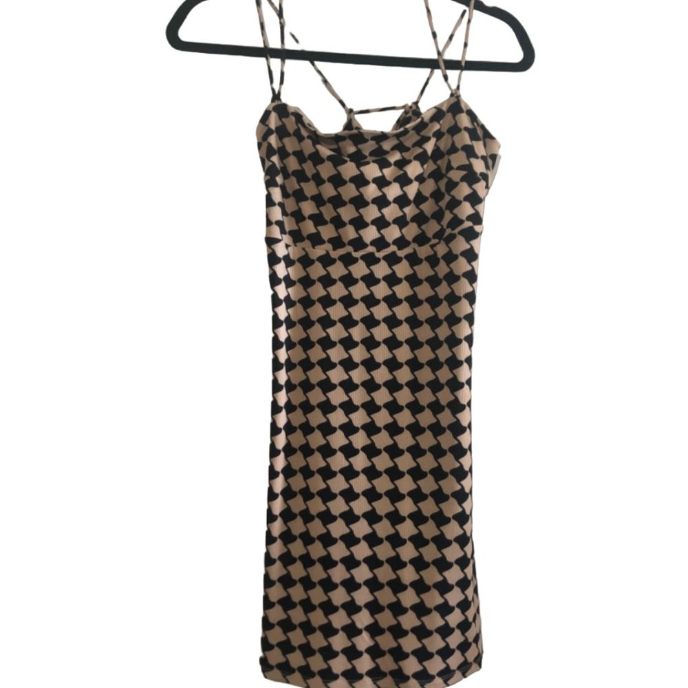 Le Lis Cream/Black Dress